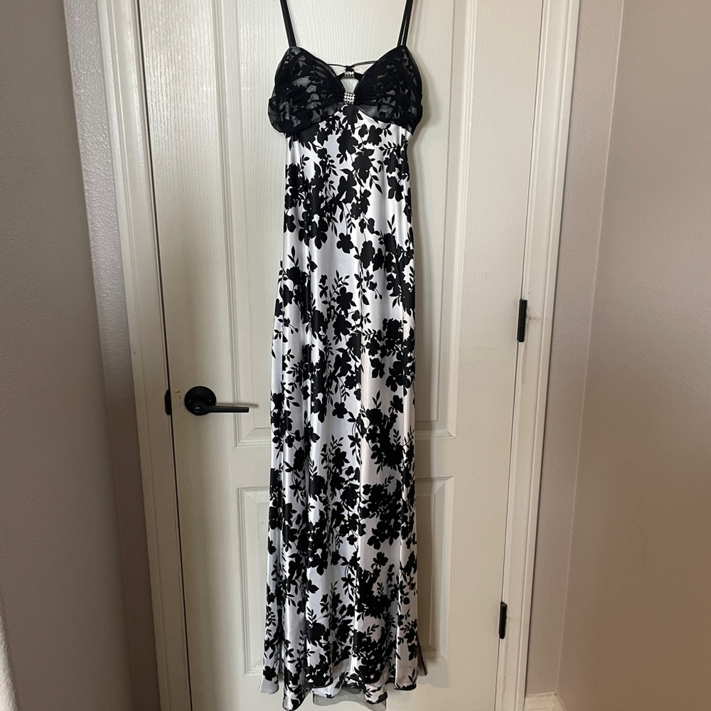 Adrianna Papell Black and White Floral Dress